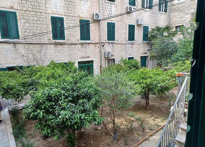 Jr Luxury Guesthouse2 Guest house 4*