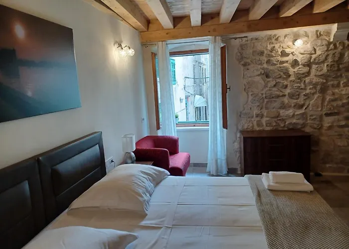 Jr Luxury Guesthouse2 Guest house 4*