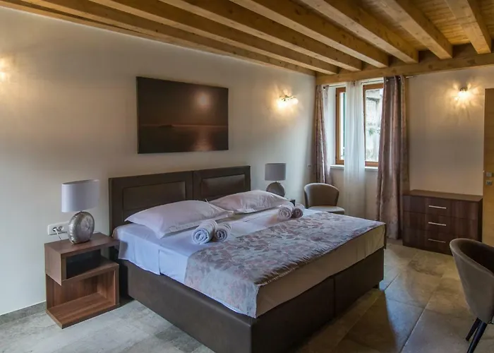 Jr Luxury Guesthouse2 4*