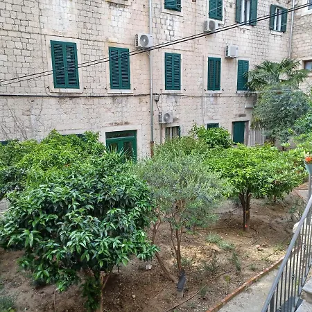 Jr Luxury Guesthouse2 Guest house 4*