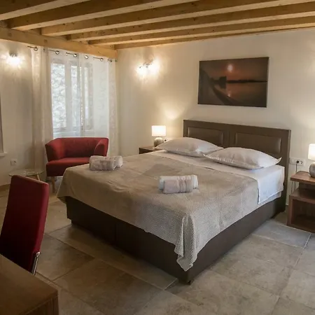 Guest house Jr Luxury Guesthouse2 4*