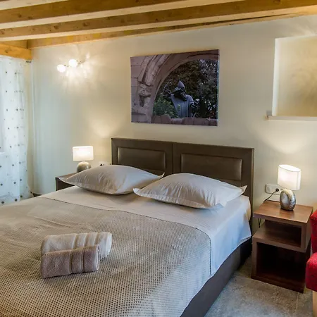 Jr Luxury Guesthouse2 Πανσιόν