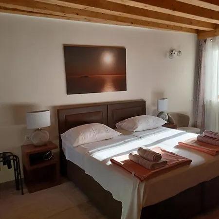 Jr Luxury Guesthouse2 Гостевой дом 4*
