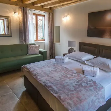 Jr Luxury Guesthouse2 Спліт